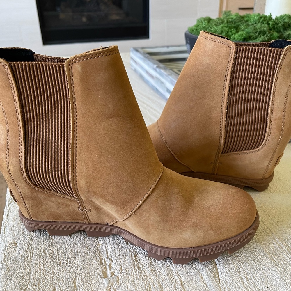 Sorel Wedge Boots Women’s Camel 9.5
